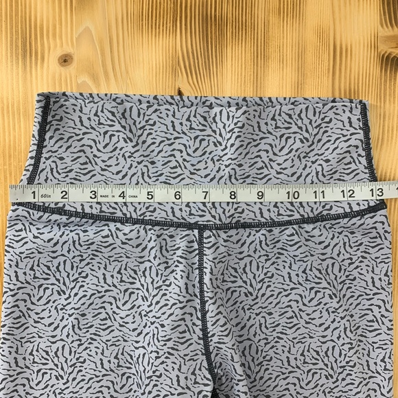 All Fenix Powder Blue Cheetah 7/8 Leggings Sz M - Picture 11 of 13